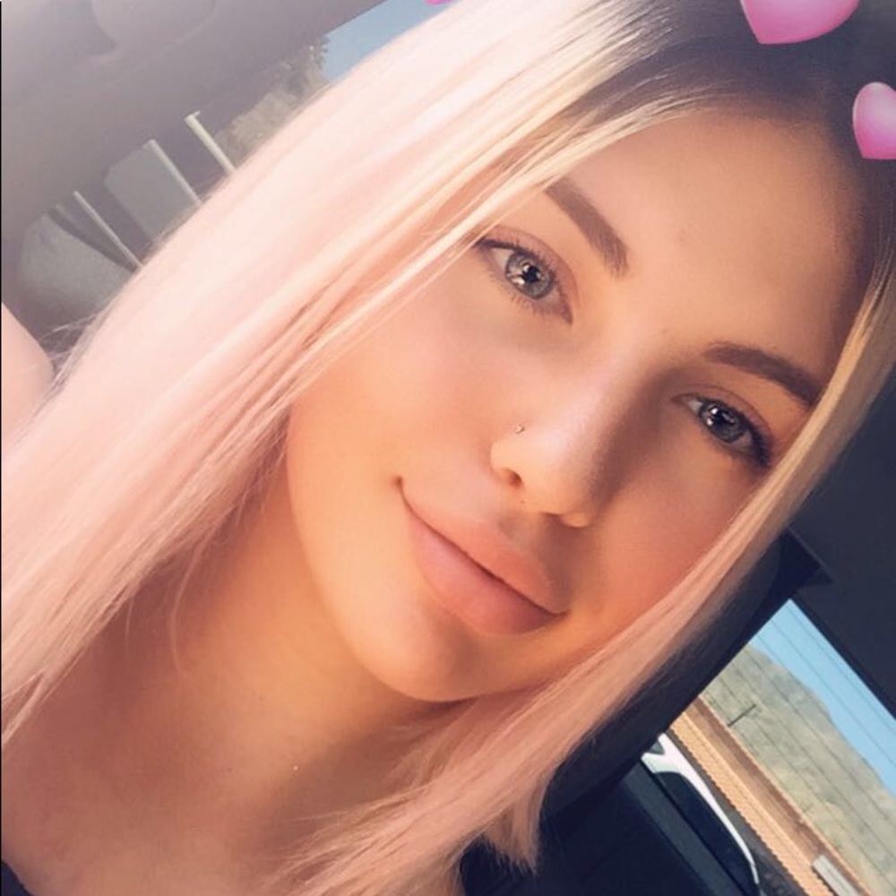 Meet your Posher, Mia